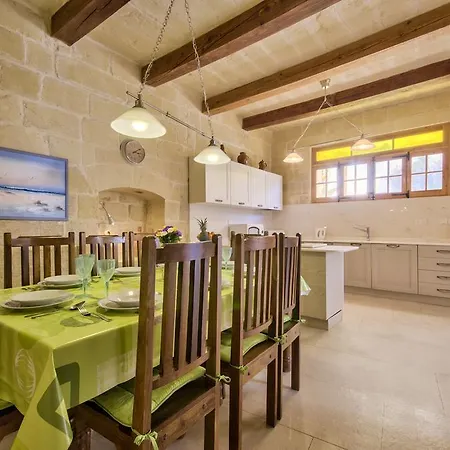 Penmon Farmhouse Għarb