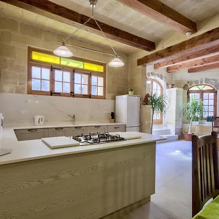 Villa Penmon Farmhouse *
