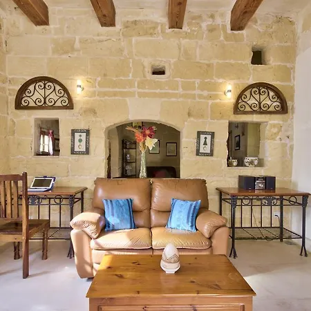 Villa Penmon Farmhouse *